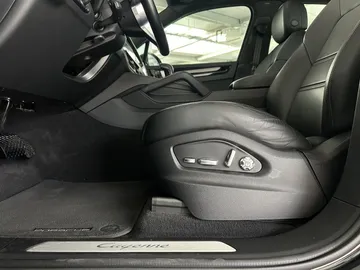 Car image 28