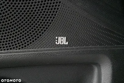 Car image 32