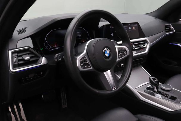 BMW 320i 135 kW image number 14