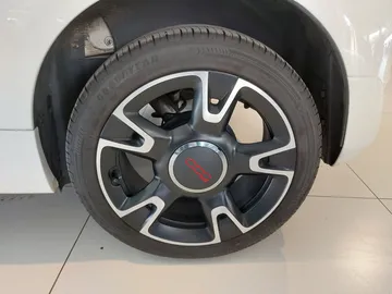 Car image 15