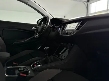 Car image 26