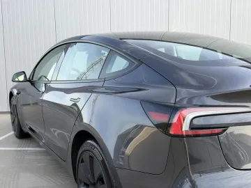 Car image 38