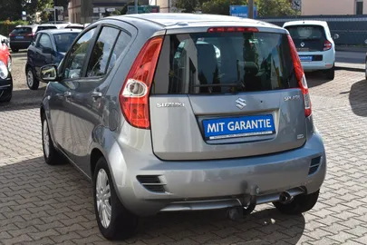 Car image 5