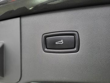 Car image 33