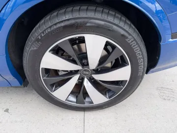 Car image 47