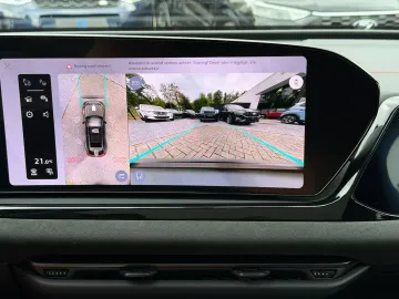 Car image 30
