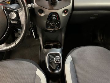 Car image 12