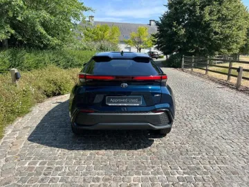 Car image 4