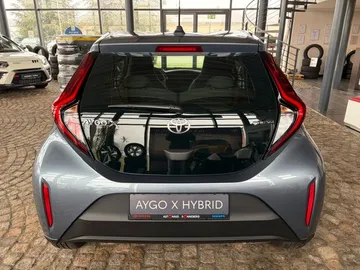 Car image 5