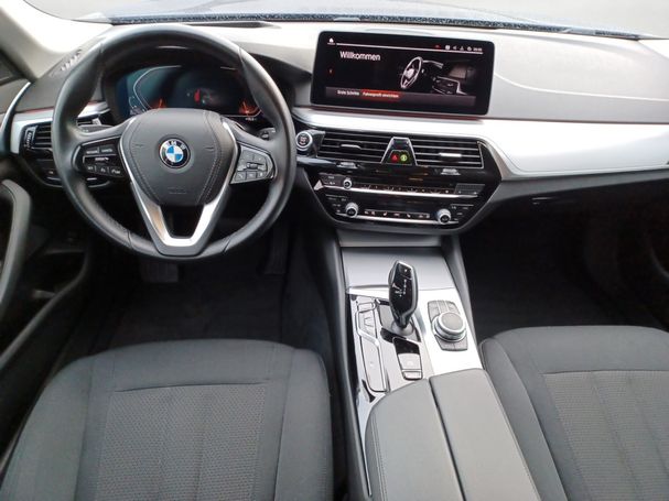 BMW 520d Touring xDrive 140 kW image number 11