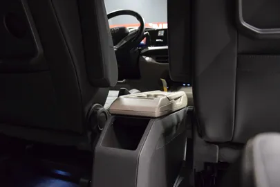 Car image 27