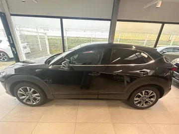 Car image 4