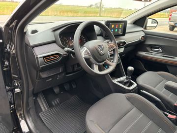 Car image 16