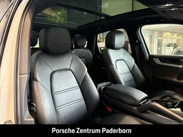 Car image 35