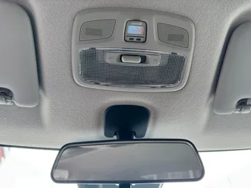 Car image 32