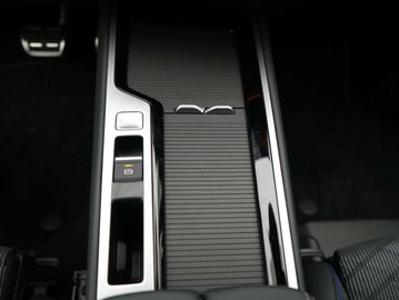 Car image 36