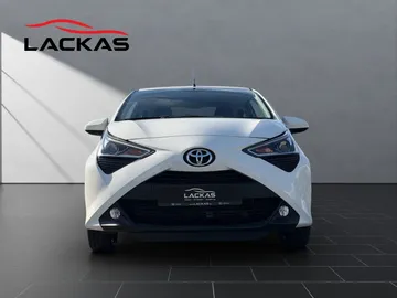 Car image 3