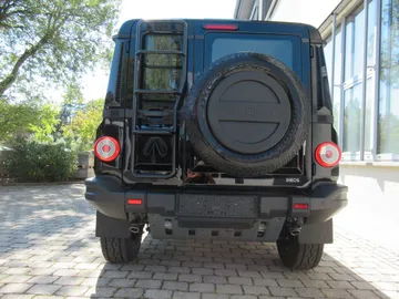 Car image 25