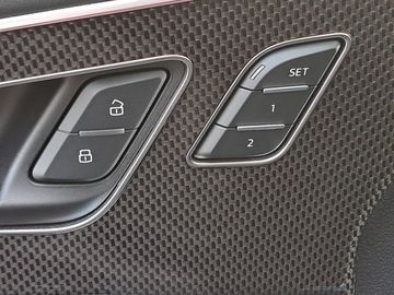 Car image 32
