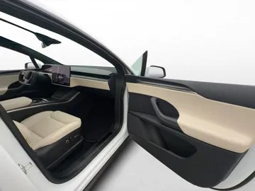 Car image 35