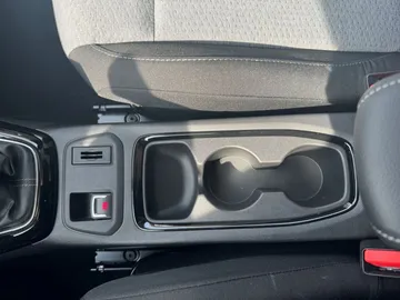 Car image 25