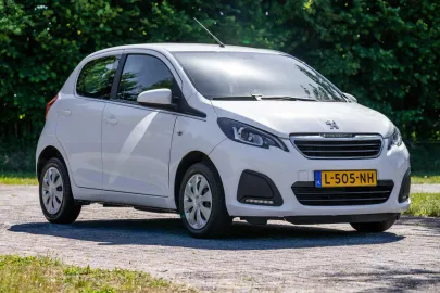 Car image 4