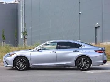 Car image 25