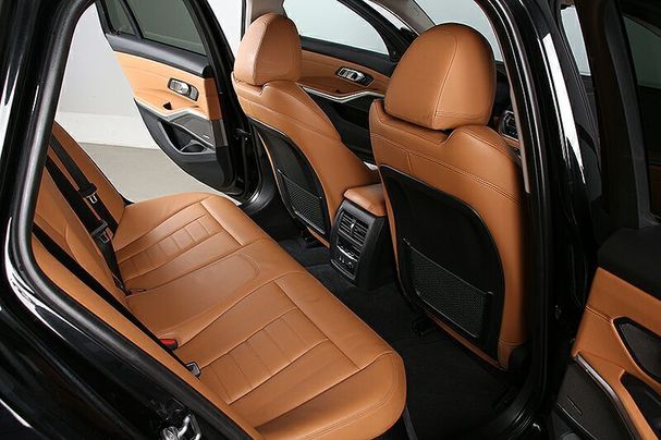 BMW 330i Touring Luxury Line 190 kW image number 7