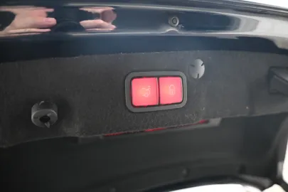 Car image 32
