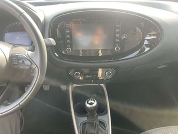 Car image 12