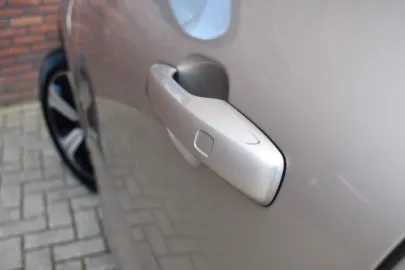 Car image 34