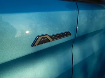 Car image 25