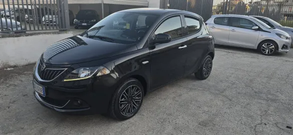Car image 2