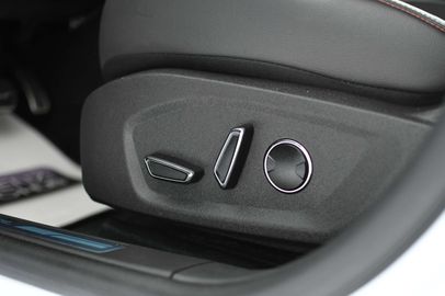 Car image 33