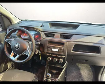 Car image 5