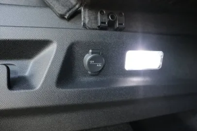 Car image 28