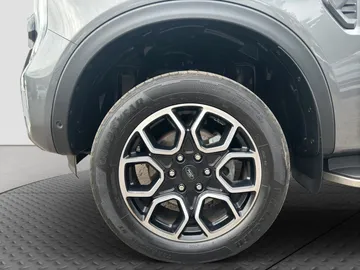 Car image 32
