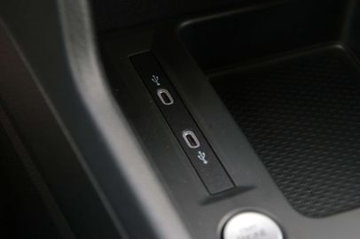 Car image 37