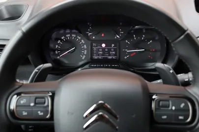 Car image 28