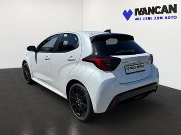 Car image 4