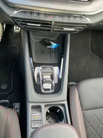 Car image 25