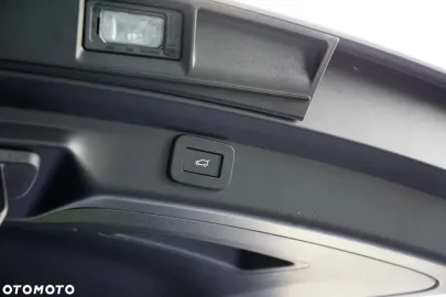 Car image 40