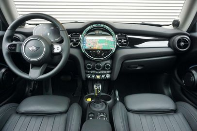 Car image 30