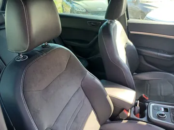 Car image 32