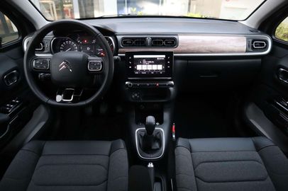 Car image 14