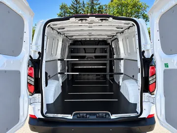 Car image 40