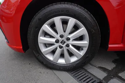 Car image 32