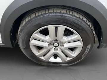 Car image 33