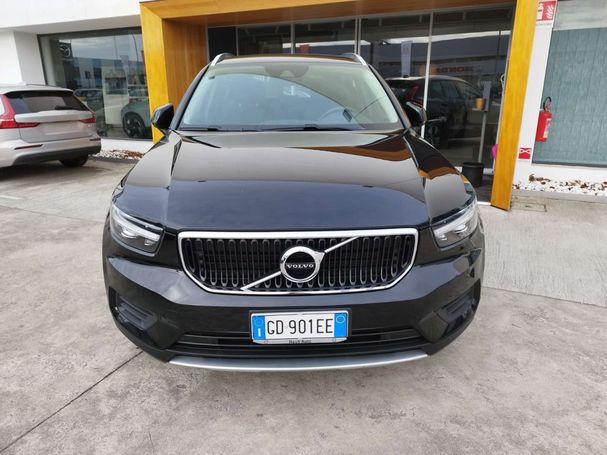 Volvo XC40 1.5 T2 Momentum 95 kW image number 3