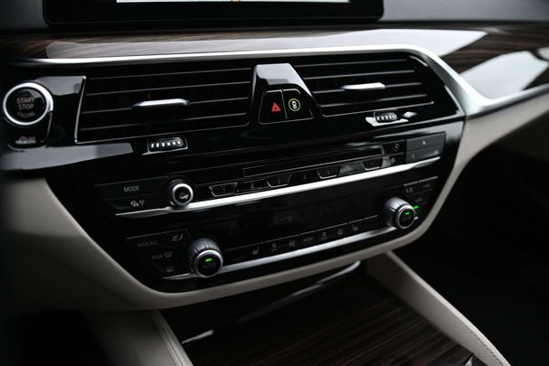 BMW 520i Luxury Line 135 kW image number 9